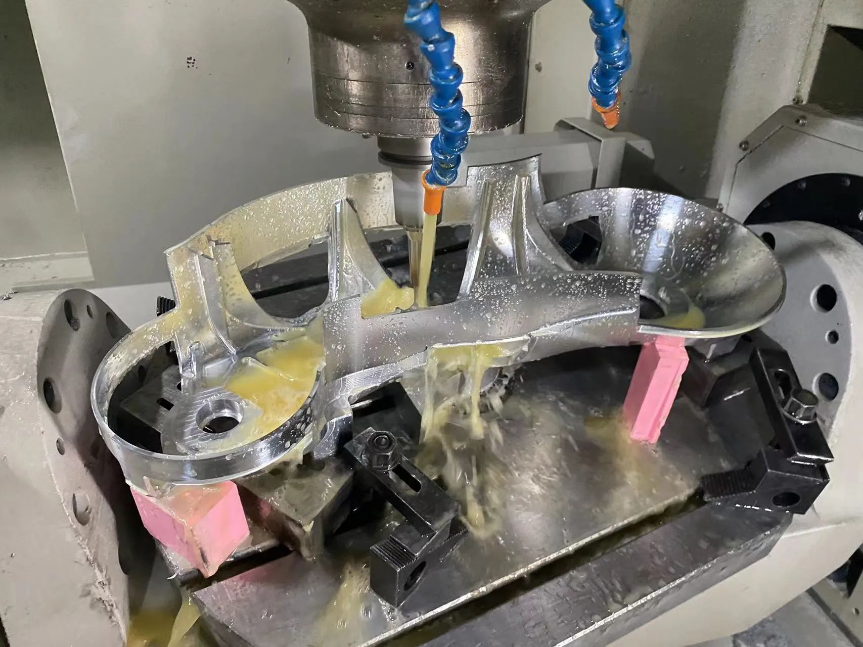 CNC Router vs. CNC Mill: Deciphering the Key Differences